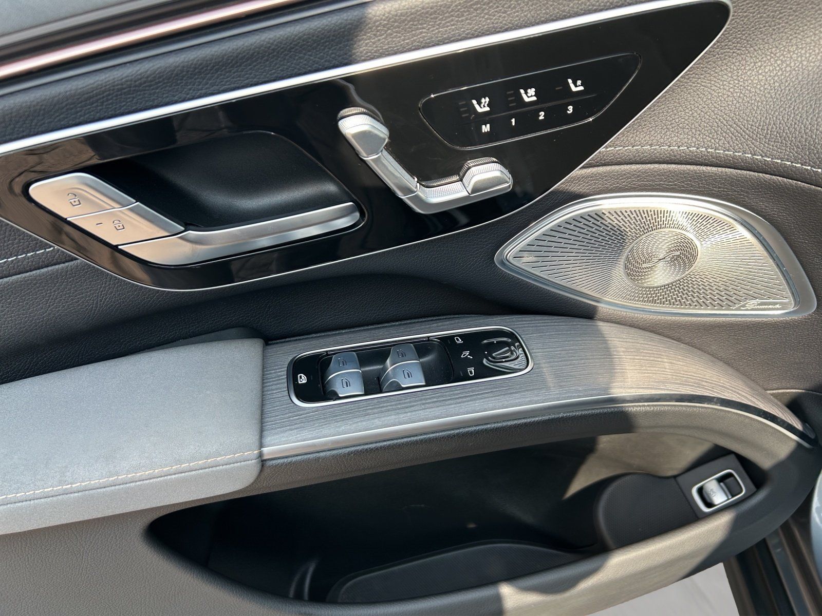 Fahrzeugabbildung Mercedes-Benz EQS 450 4M SUV Premi DISTRO Pano HYPER Sitzklima