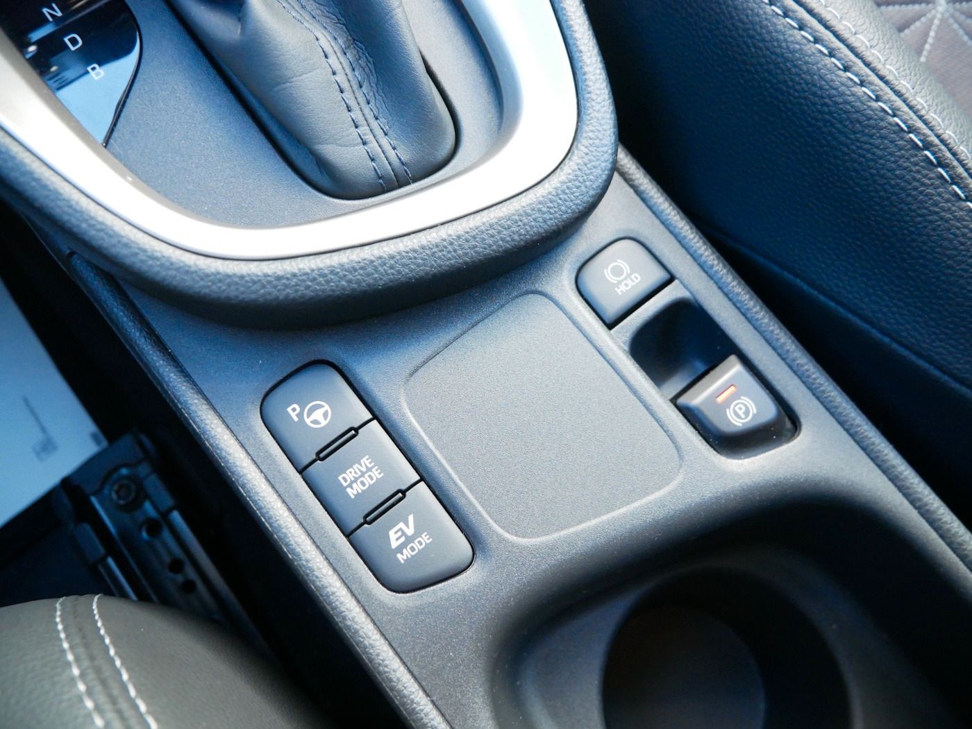 Fahrzeugabbildung Toyota Yaris Cross 1.5 VVT-iE Elegant AHK Kamera ACC LH