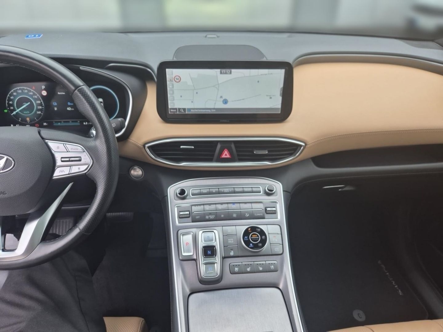 Fahrzeugabbildung Hyundai SANTA FE Signature Plug-In Hybrid 4WD+Pano+AHK H