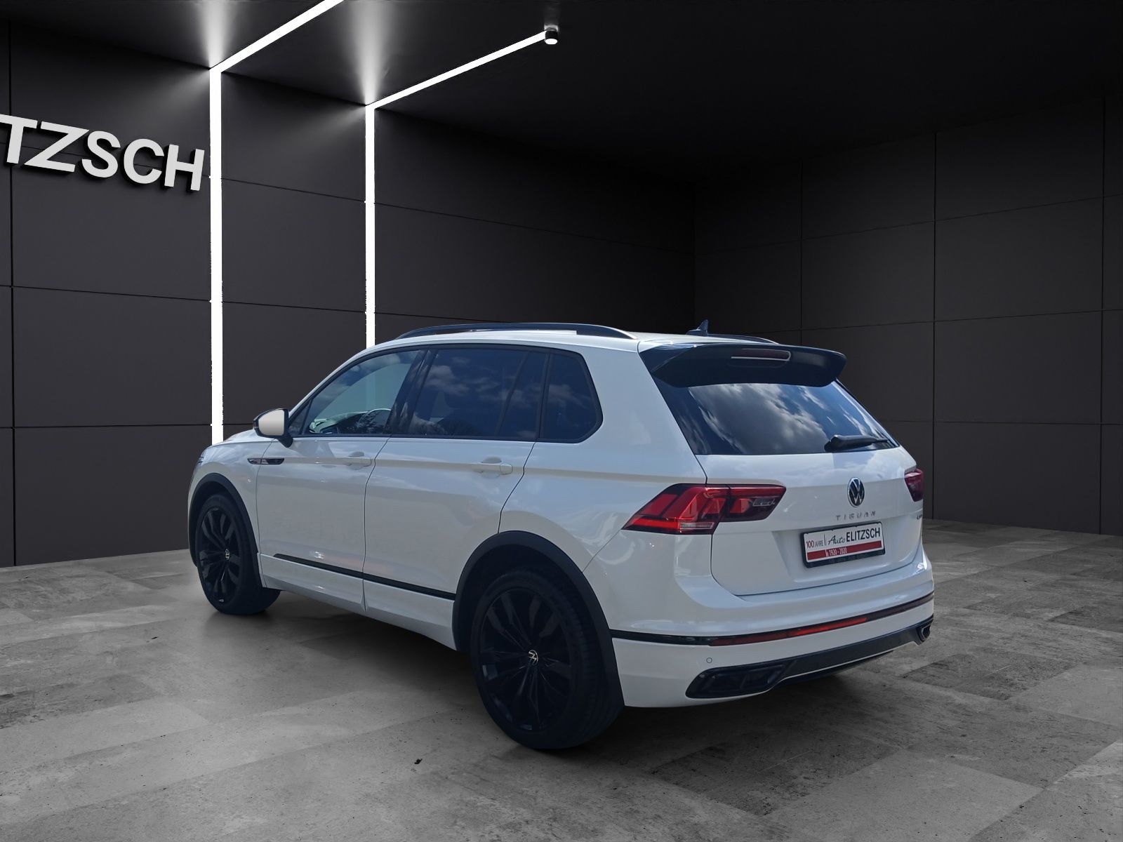 Fahrzeugabbildung Volkswagen Tiguan TDI R-Line DSG 4M Matrix AHK Navi AID ACC