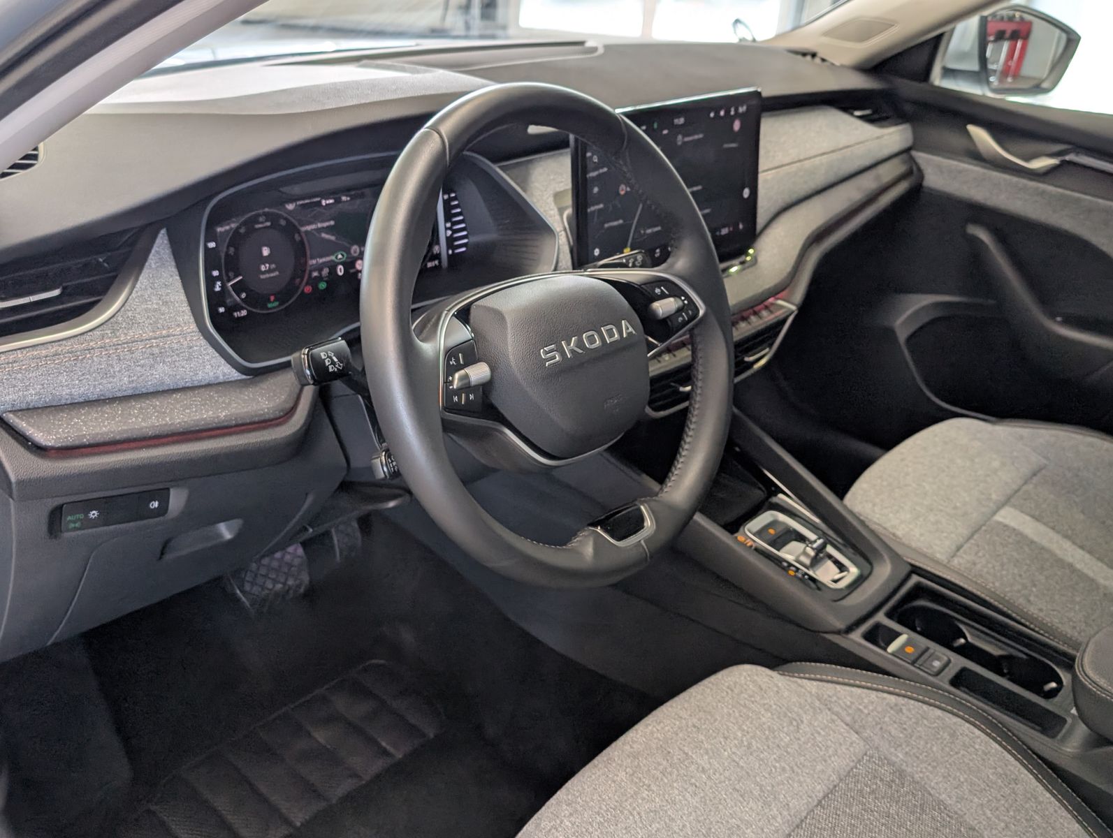 Fahrzeugabbildung SKODA Octavia 1.5 TSI mHEV DSG ACC Style-Paket AHK 17"