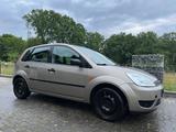 Ford Fiesta 2004 - Ford Fiesta mit Benzin-Antrieb: Gold