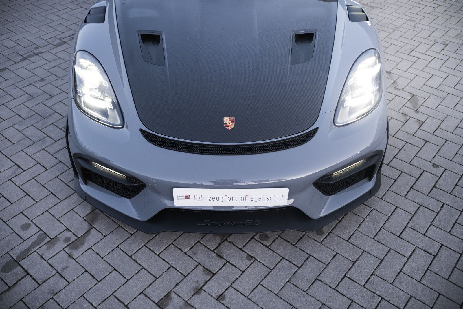 Fahrzeugabbildung Porsche Boxster 718 Spyder RS -Weissach-Lift-Kamera-PCCB