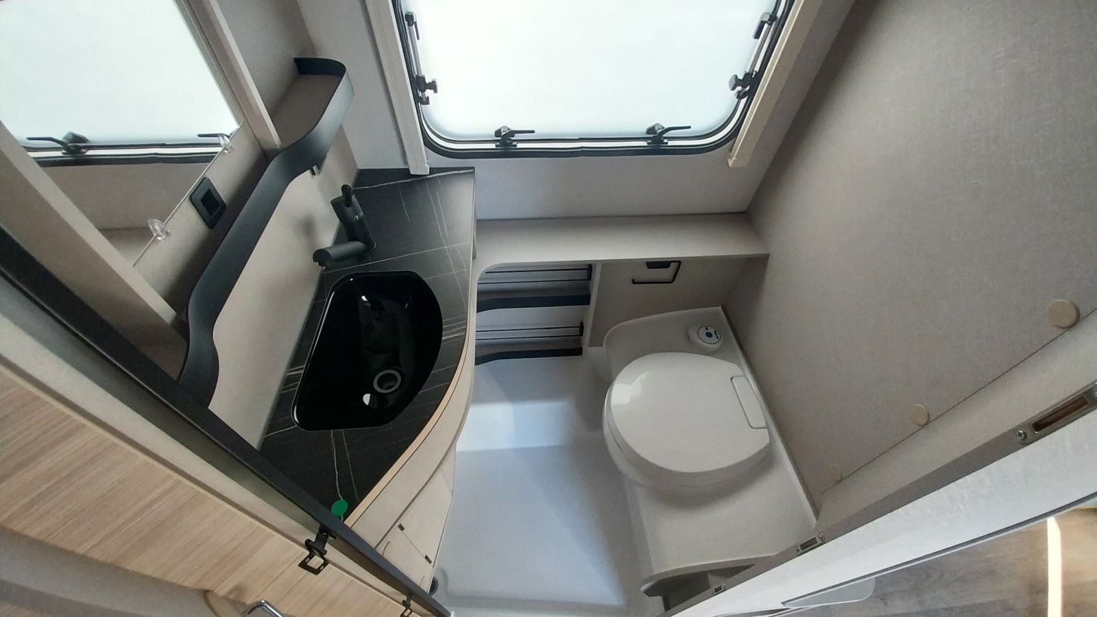 Fahrzeugabbildung HYMER / ERIBA / HYMERCAR Touring 630 - ab 2,99% eff.p.a.*