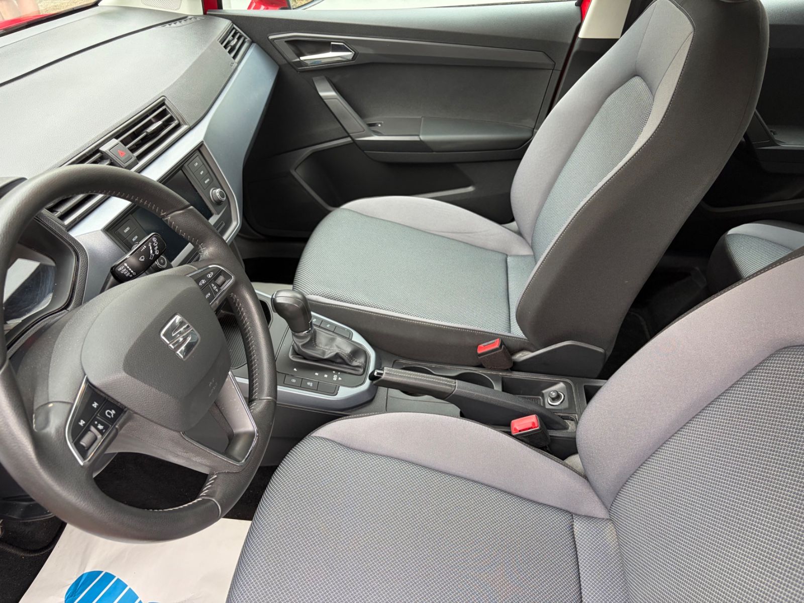 Fahrzeugabbildung SEAT Arona Style Automatik+NaviZB+1.Hand+Klima+Allw.