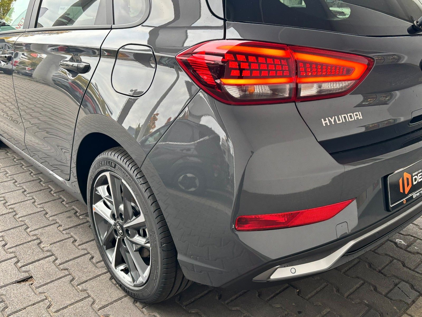 Fahrzeugabbildung Hyundai i30 AVANTAGE DCT 140PS Navi/SHZ/Kamera!