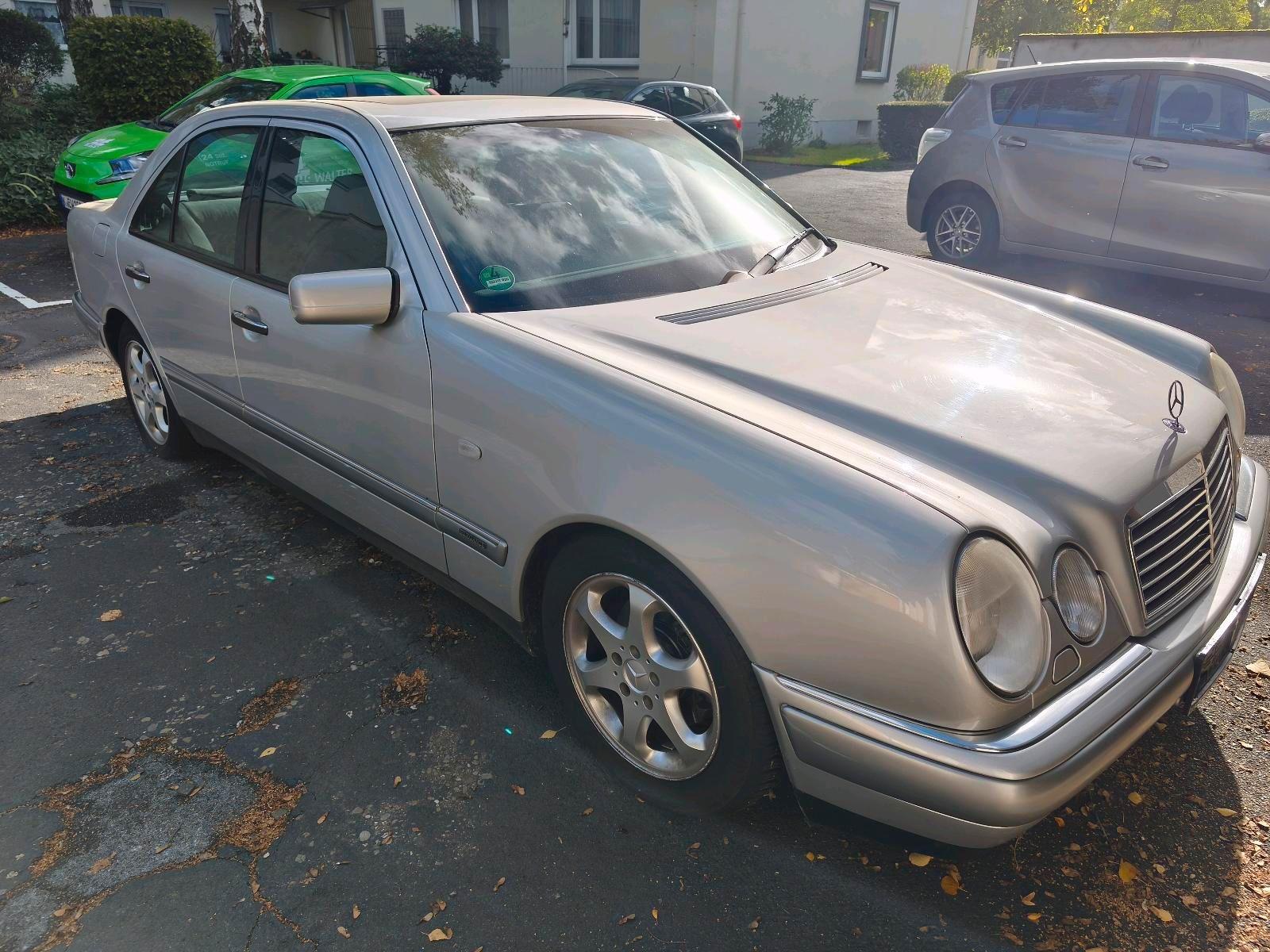 Mercedes-Benz E 240
