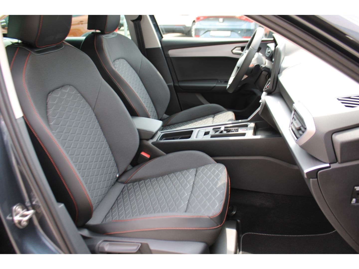 SEAT Leon 1.5 eTSI Sportstourer FR DSG ACC LED AHK RF - Image 11