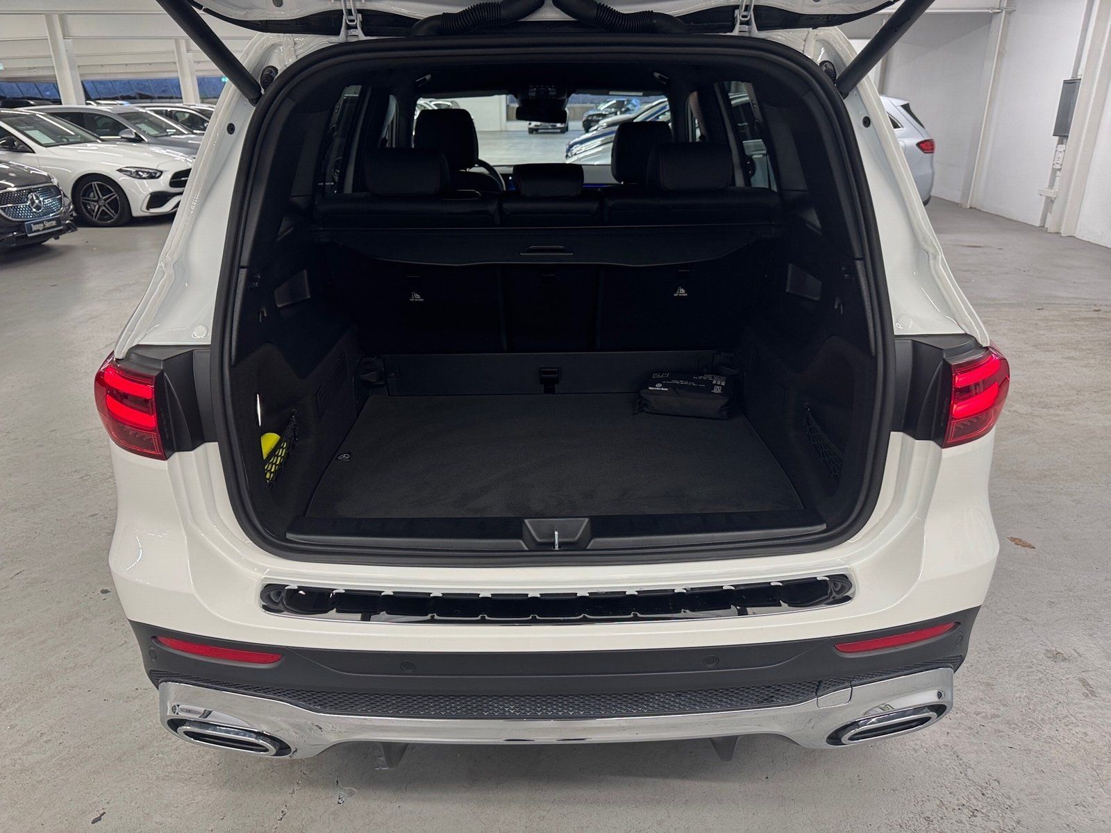 Fahrzeugabbildung Mercedes-Benz GLB 200 AMG Line*AHK*Distronic*MultiBeam*Kamera*