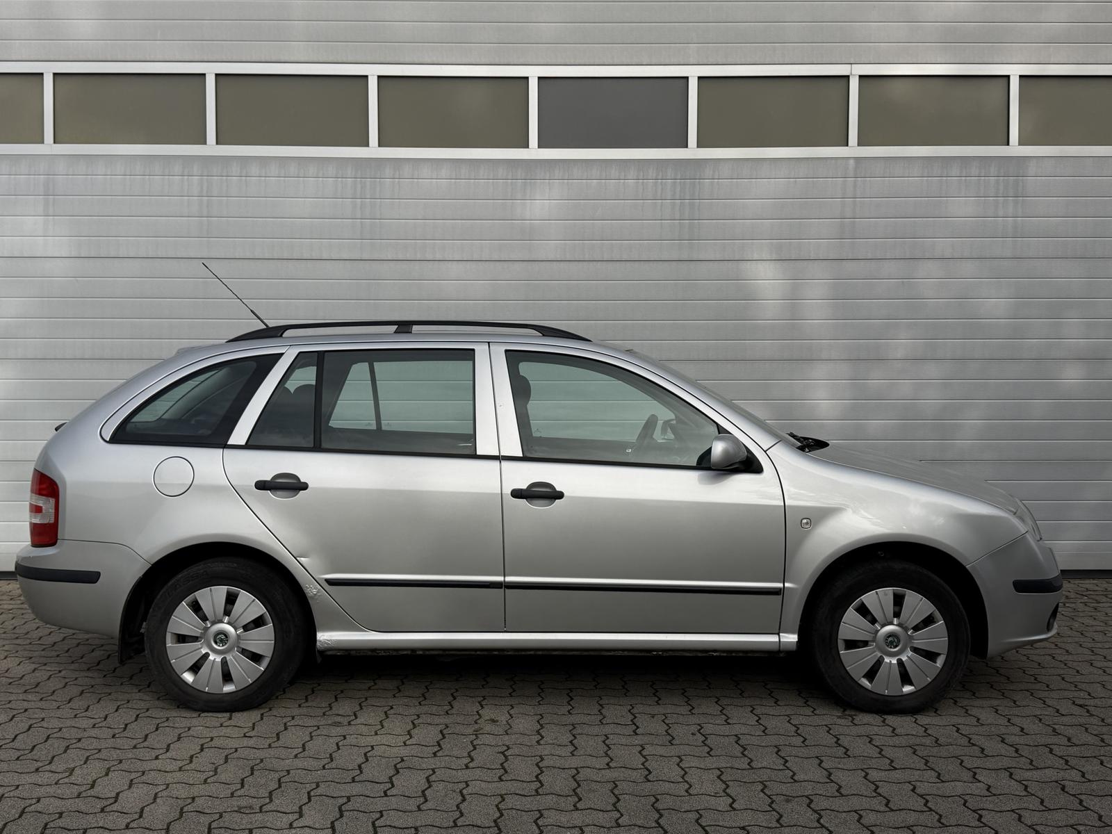 Skoda Fabia 2007 — rear view