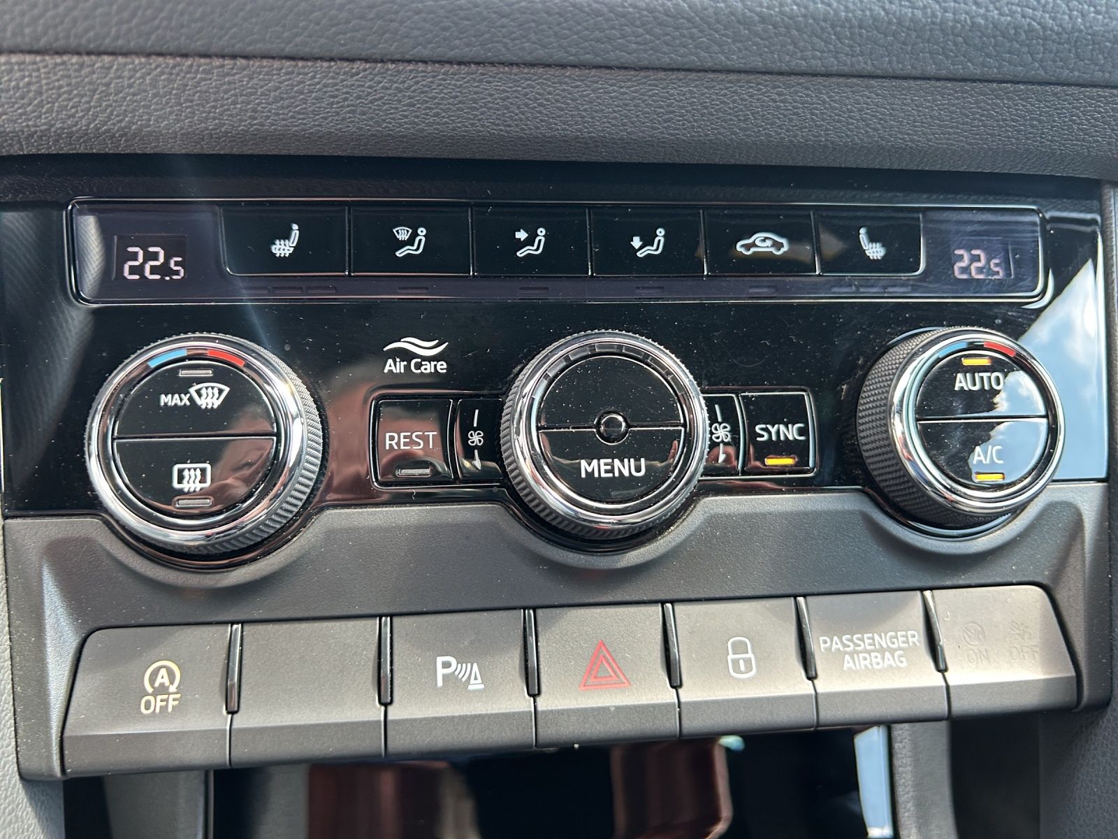 Fahrzeugabbildung SKODA Kodiaq TDI Sportline DSG 4x4 Matrix AHK Navi VC