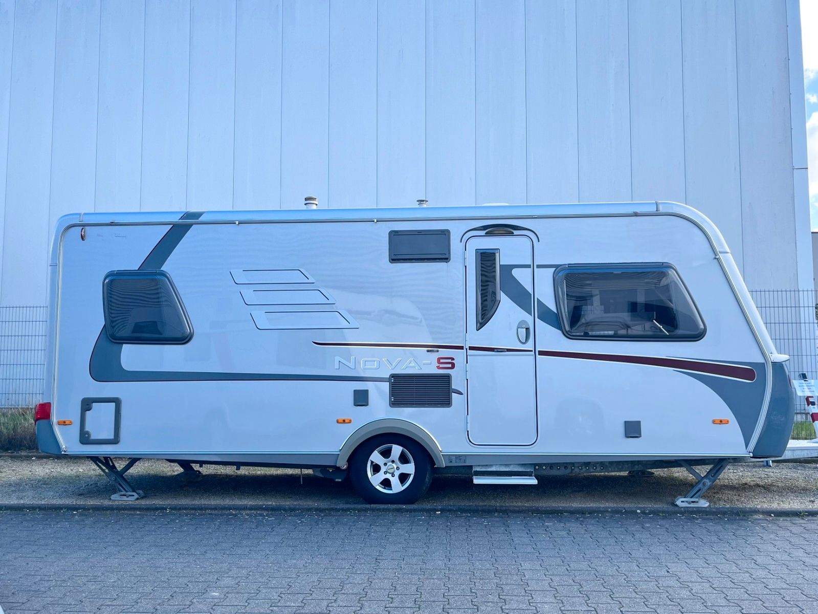 Fahrzeugabbildung HYMER / ERIBA / HYMERCAR Nova S 546 -Kinderbett, Solar, Mover -