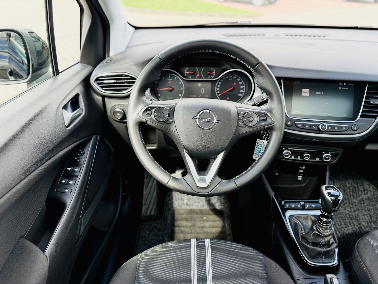 Fahrzeugabbildung Opel Crossland X 1,2 T ELEG., Navi, Panod, LED, RFK,