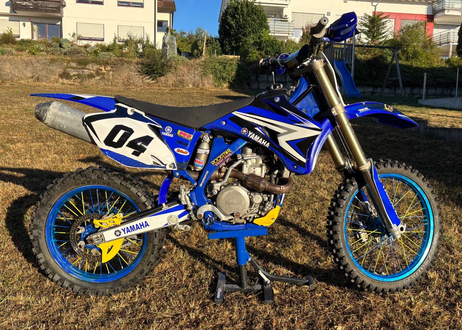 Yamaha  2006 — салон