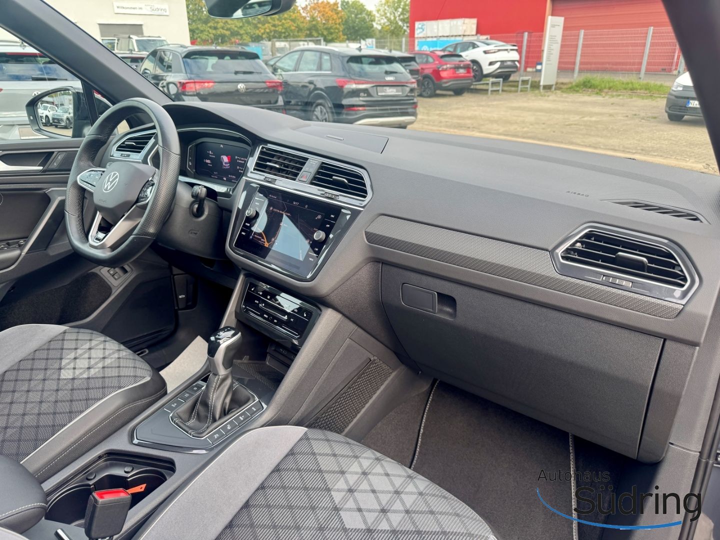 Tiguan 1,4TSI R-Line Black Style DSG HUD AHK Pan