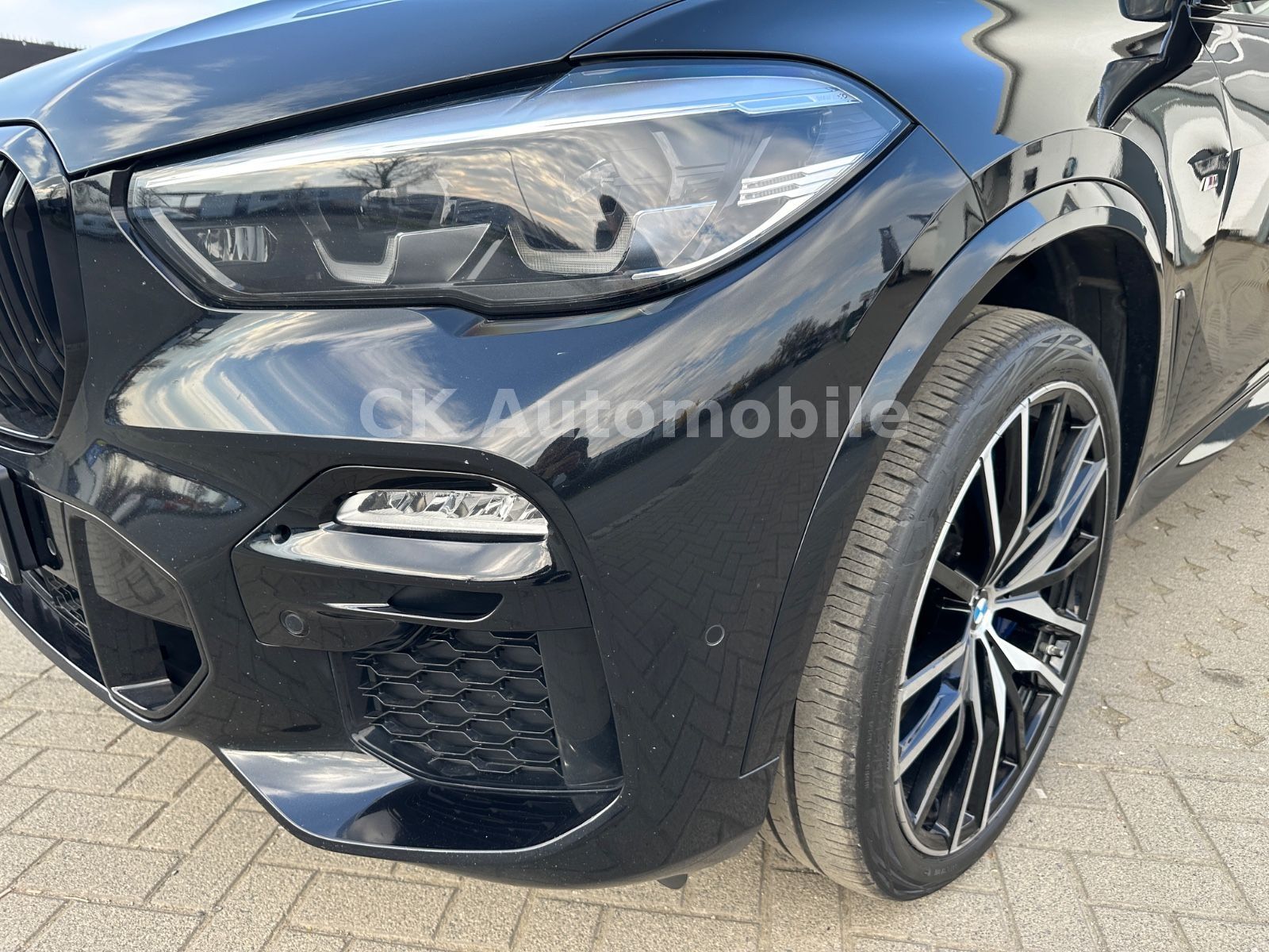 Fahrzeugabbildung BMW X5 xDrive 30d MSport/22Zoll/HeadUp/Pano/360°/AHK