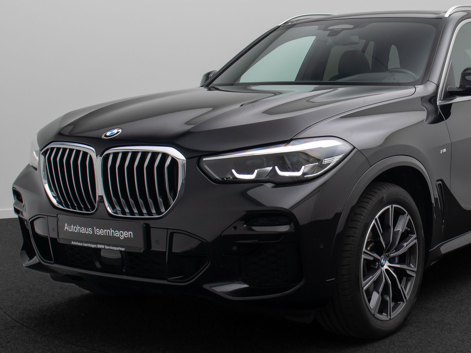 Fahrzeugabbildung BMW X5 xD30d M Sport Panorama 360°HUD DAB HiFi AHK