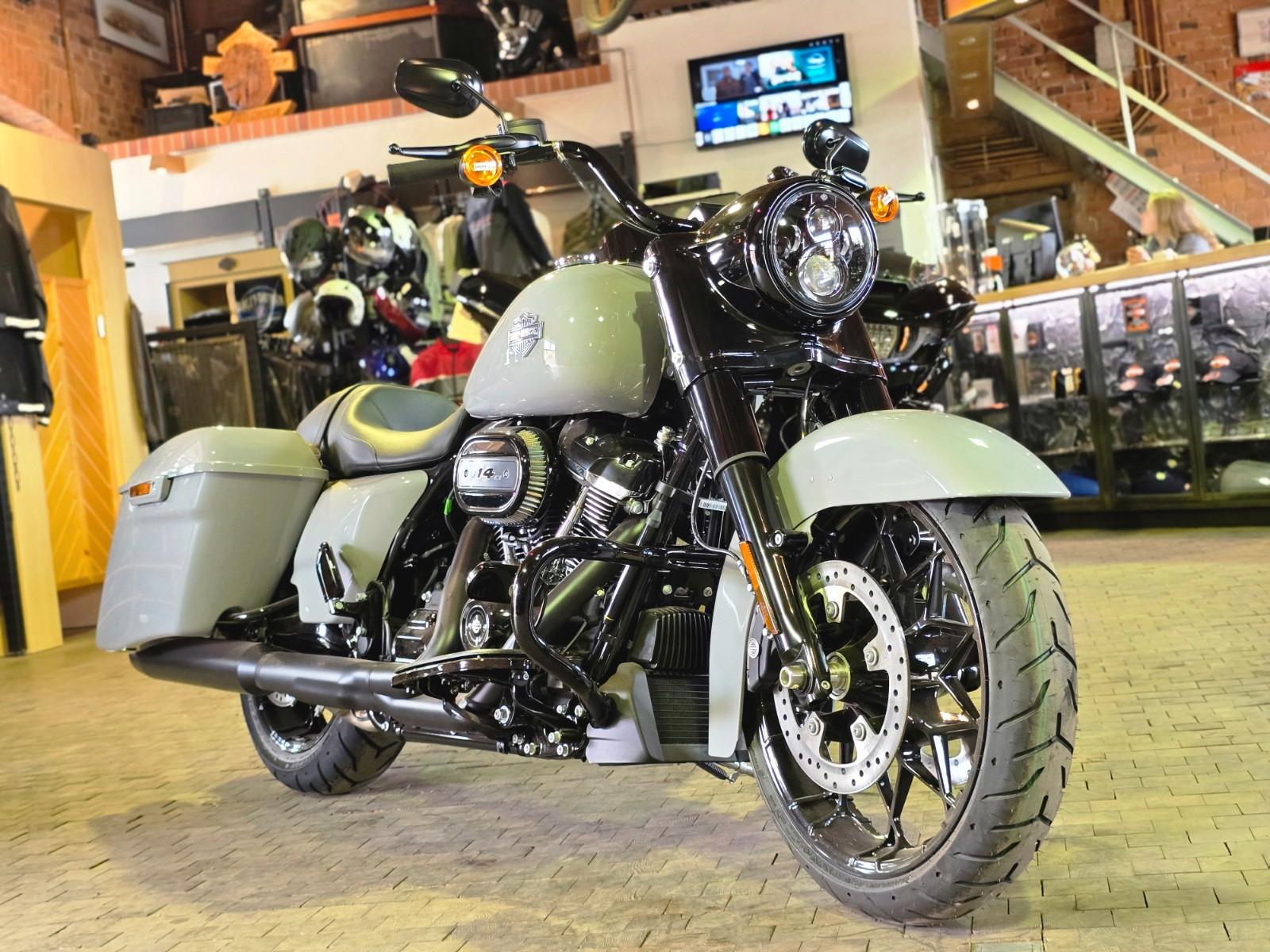 Harley-Davidson FLHRXS Road King Special