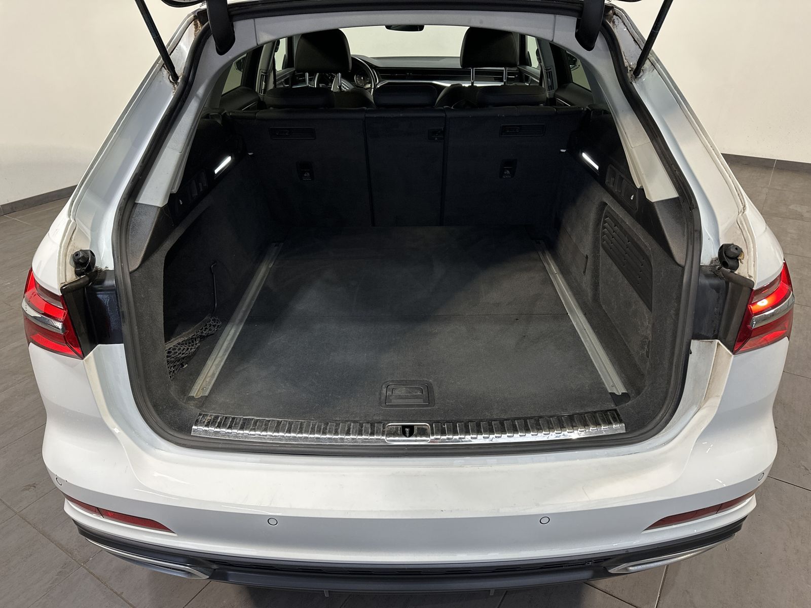 Fahrzeugabbildung Audi A6 Avant 40 TDI Quattro S-Line NAV+LED+ACC+20ZO