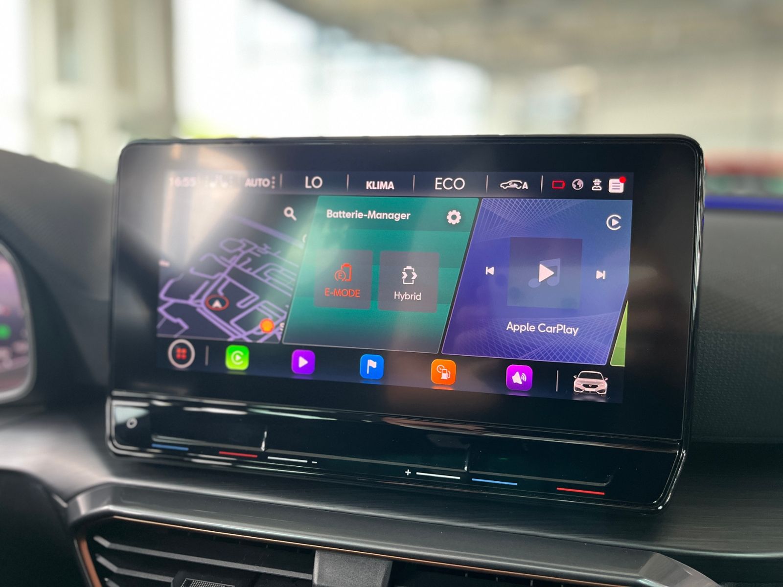Fahrzeugabbildung CUPRA Leon VZ e-Hybrid LED ACC NAV RFK SHZ 19"