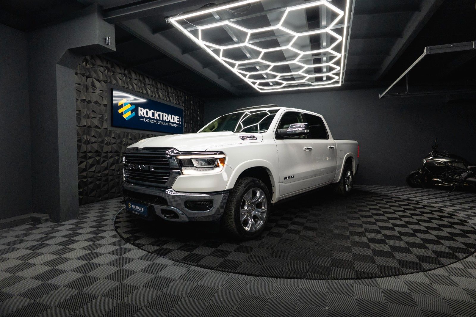 Fahrzeugabbildung Dodge RAM 5.7 V8 HEMI 4x4 LARAMIE LPG *Unfallfrei*Pano