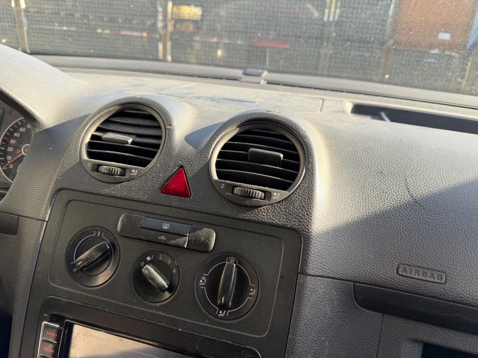 Volkswagen Caddy 2013 — photo 13