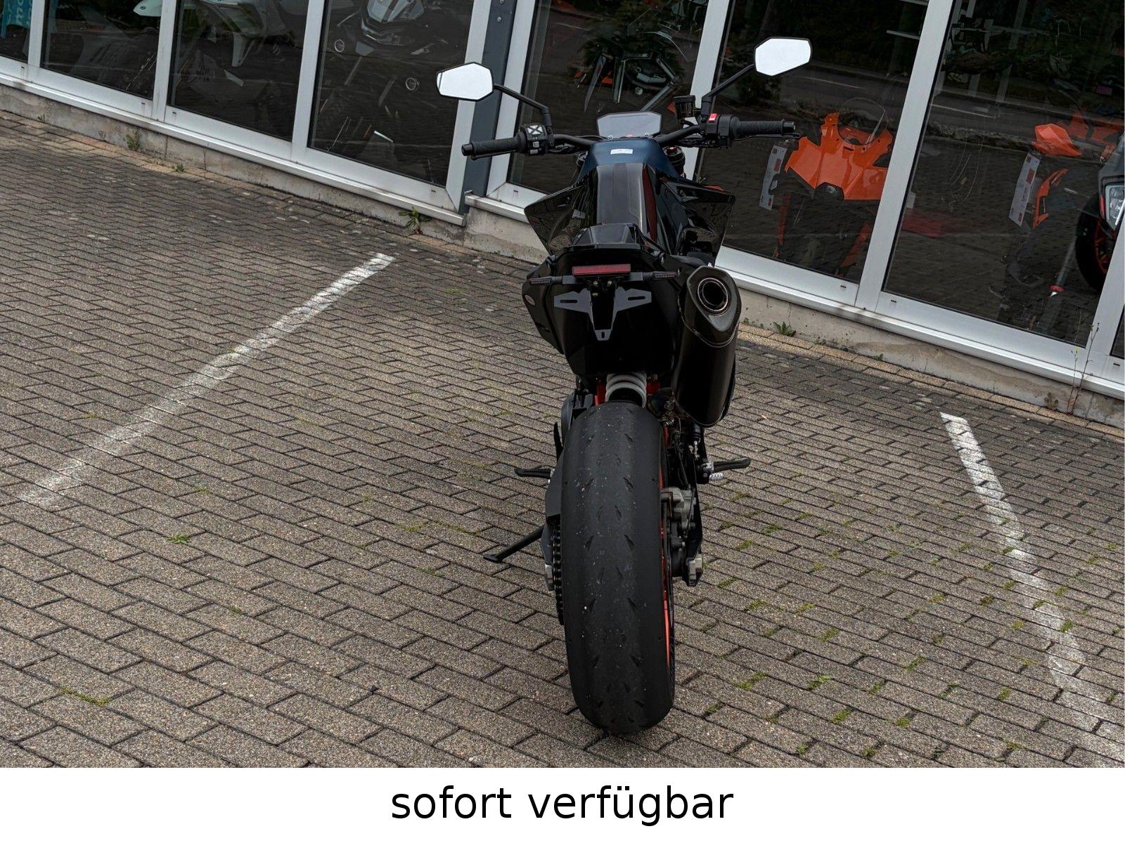 KTM 890 Duke R 2023 inkl. Zubehör