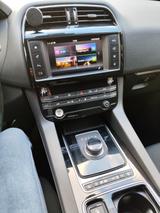 Jaguar F-Pace 20d AWD Pure Automatik Pure - Jaguar F-Pace von privat