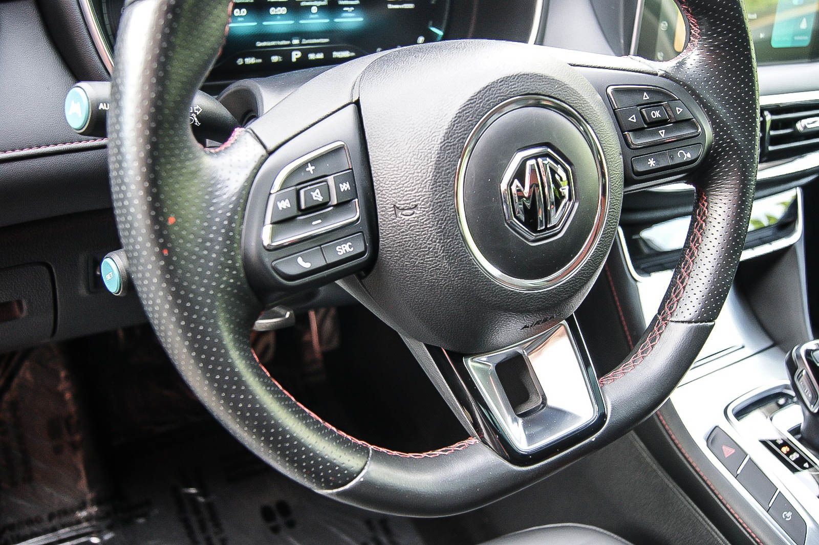 Fahrzeugabbildung MG HS 1.5T-GDI Aut. Luxury PANORAMA LEDER ASSISTENT