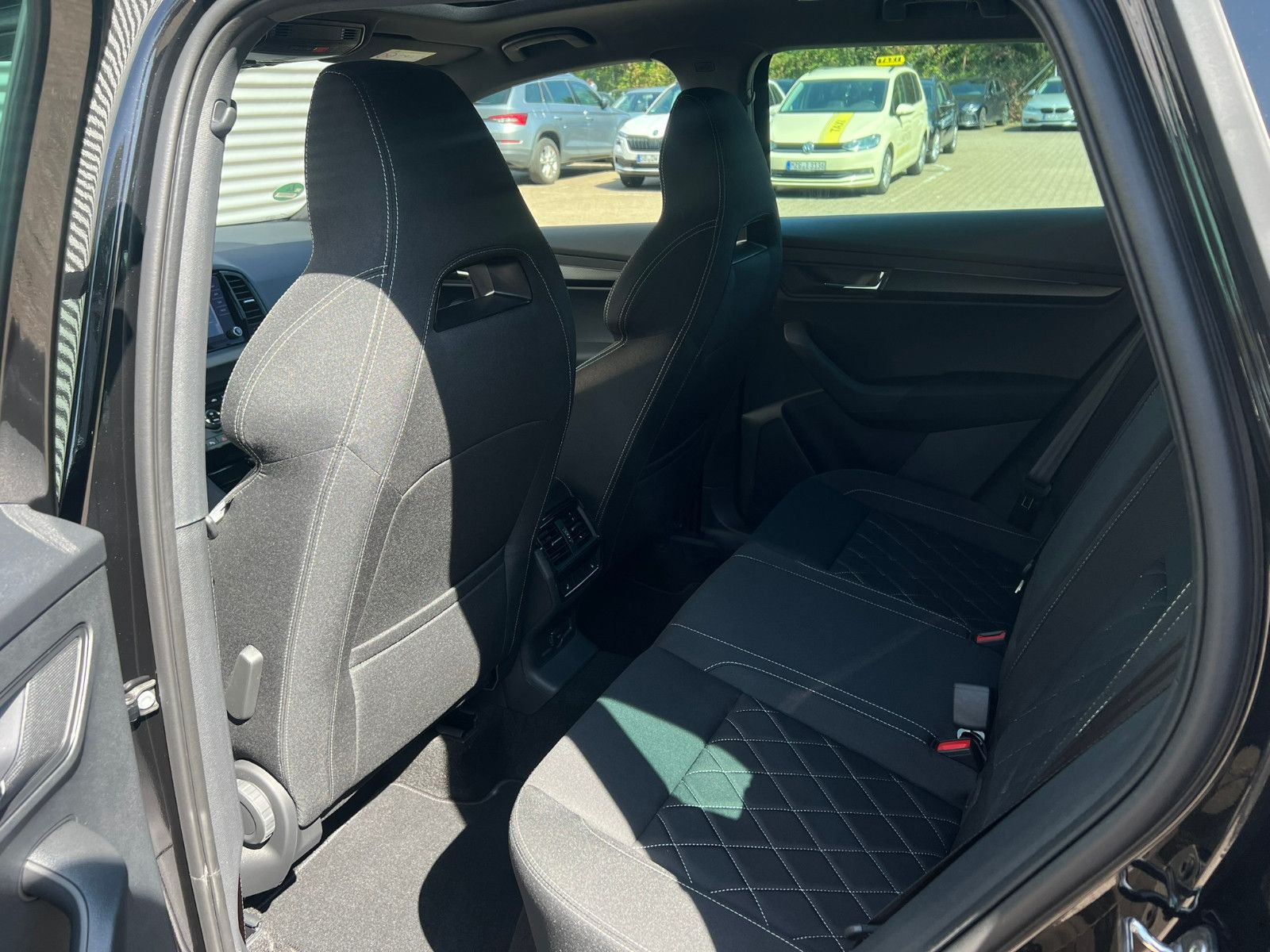 Fahrzeugabbildung SKODA Karoq Sportline 1.5 TSI DSG Navi Tempomat Kamera