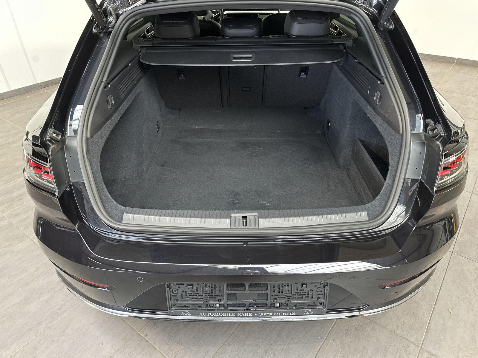 Fahrzeugabbildung Volkswagen Arteon SB 2.0 TSI DSG R-Line NAV+MATRIX+KAM+ACC