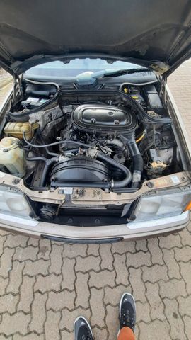 Mercedes-Benz 230 E