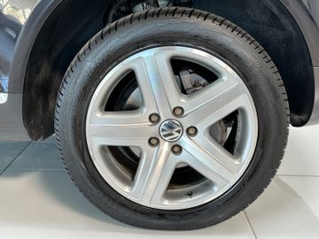 Fahrzeugabbildung Volkswagen Touareg V8 Bi-Xenon Navi Memory PDC 4xSitzhzg LM