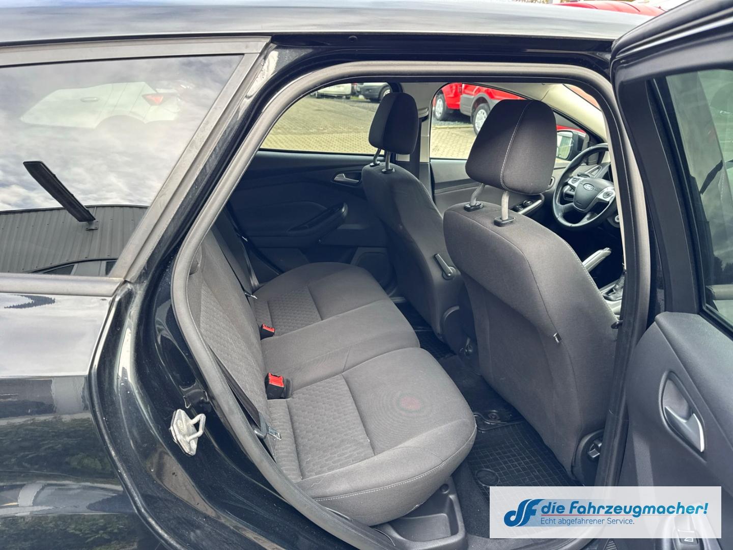 Ford Focus 2012 — photo 11