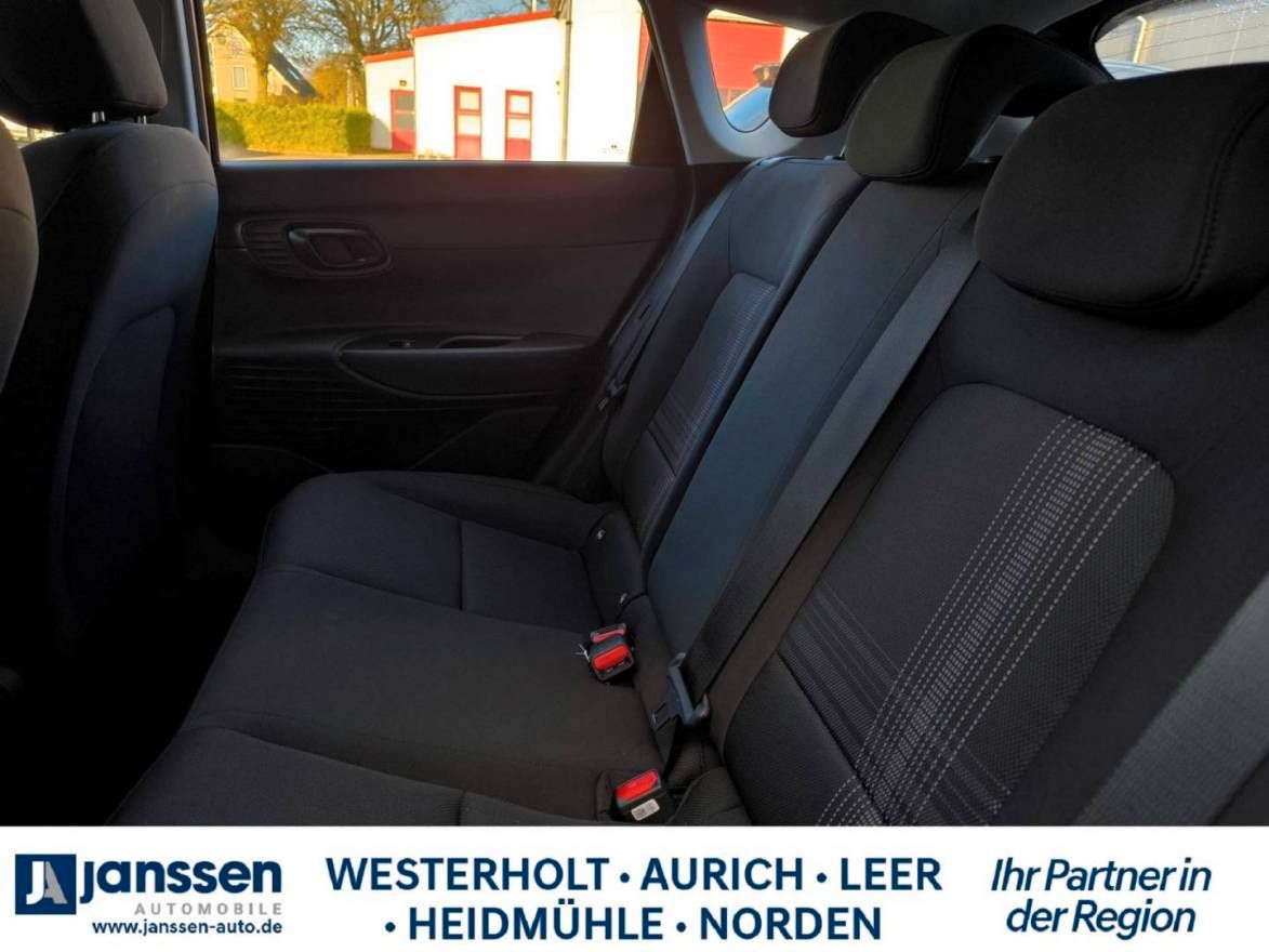 Fahrzeugabbildung Hyundai BAYON Select, PDC hinten, Klima, Navi, Rückfahr