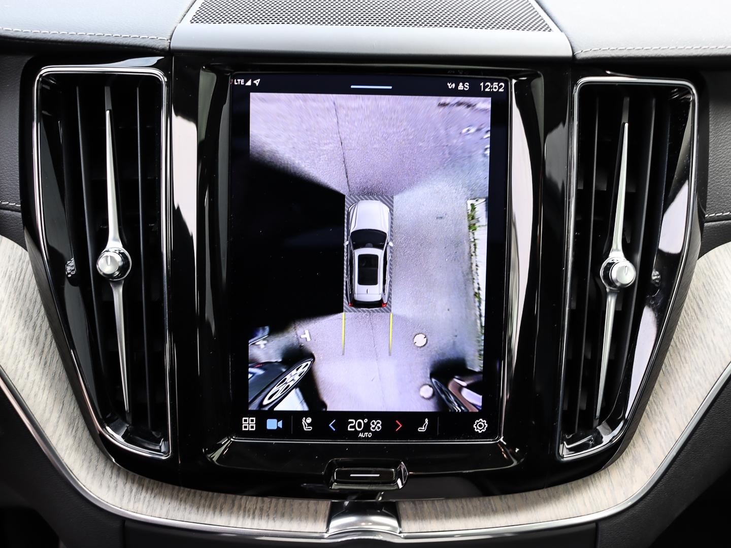 Volvo XC60 Inscription Recharge Plug-In Hybrid AWD HUD