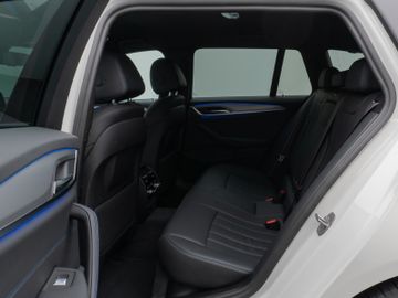 Fahrzeugabbildung BMW 540d xD Tour M Sport HUD HiFi Laserlicht 19``