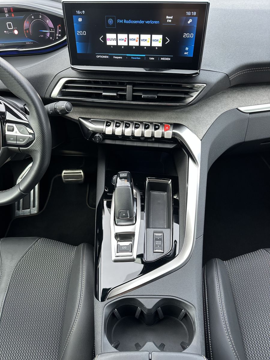 Fahrzeugabbildung Peugeot 5008 BlueHDI EAT8 GT NAV+LED+KAM+V-COKPIT+18ZOLL
