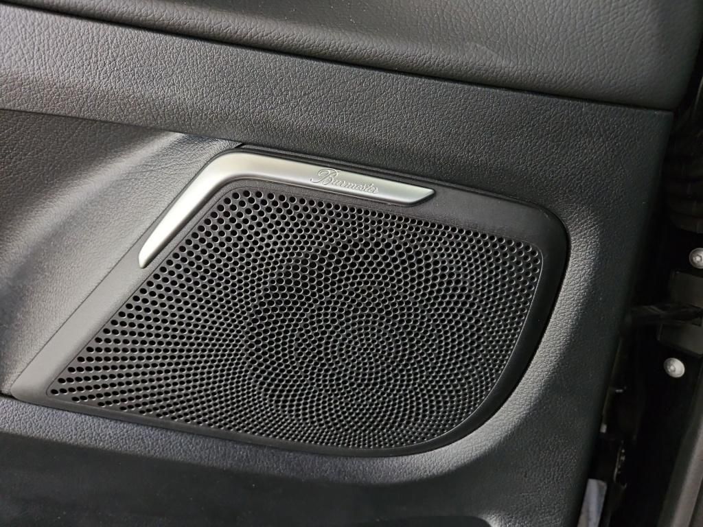 Fahrzeugabbildung Mercedes-Benz V 300 EAV/E 8 Sitze AHK DISTRONIC elektr.ST STHZ