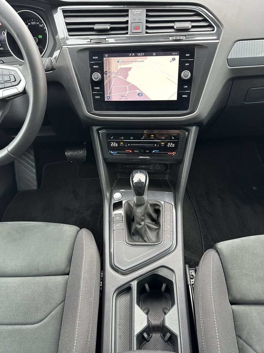 Fahrzeugabbildung Volkswagen Tiguan 2.0 TDI DSG Life NAV+LED+CARPLAY+KAM+ACC