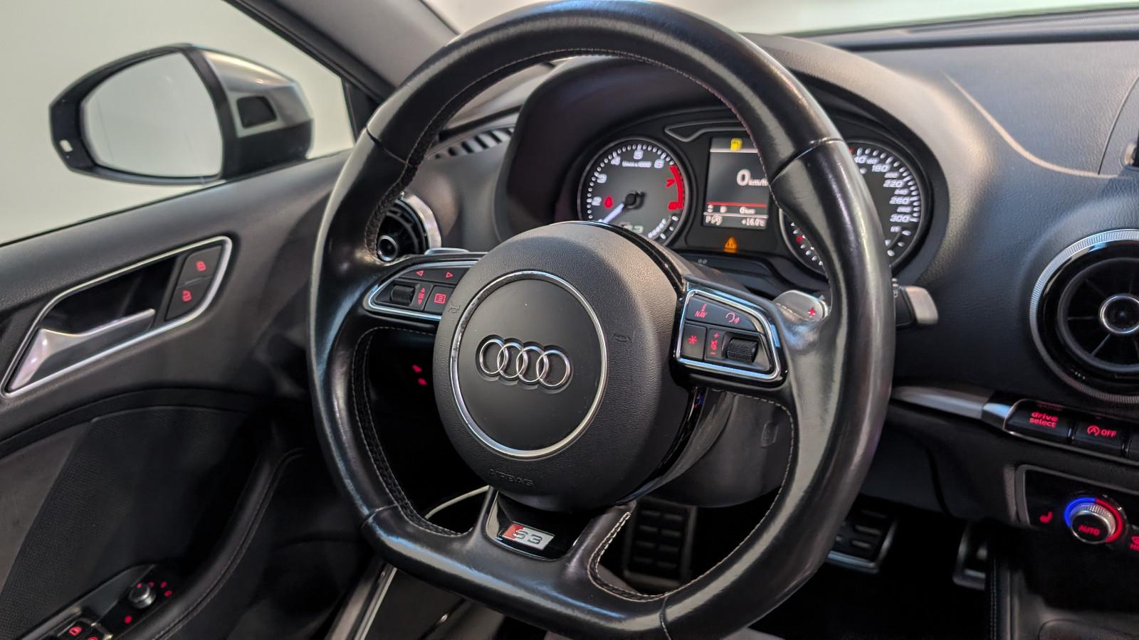 Audi S3 Sportback 2.0 TFSI 300 ch BVA quattro / Bang & Olufsen / Magnetic Ride / Alcantara-Cuir / Jantes 19"