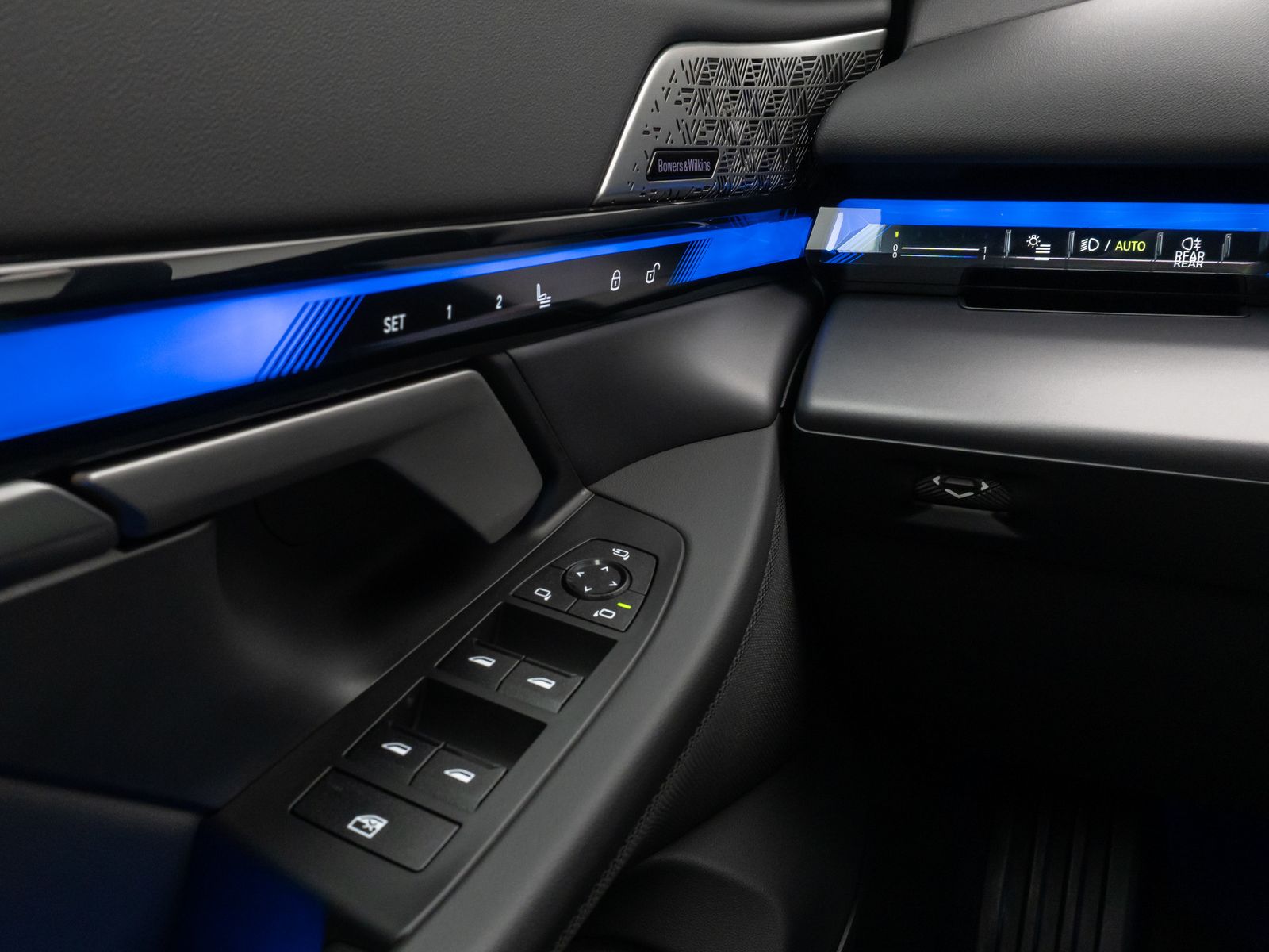 Fahrzeugabbildung BMW i5 eD40 360°HUD DAB B&W ACC 4xKlima Sport 19Zoll