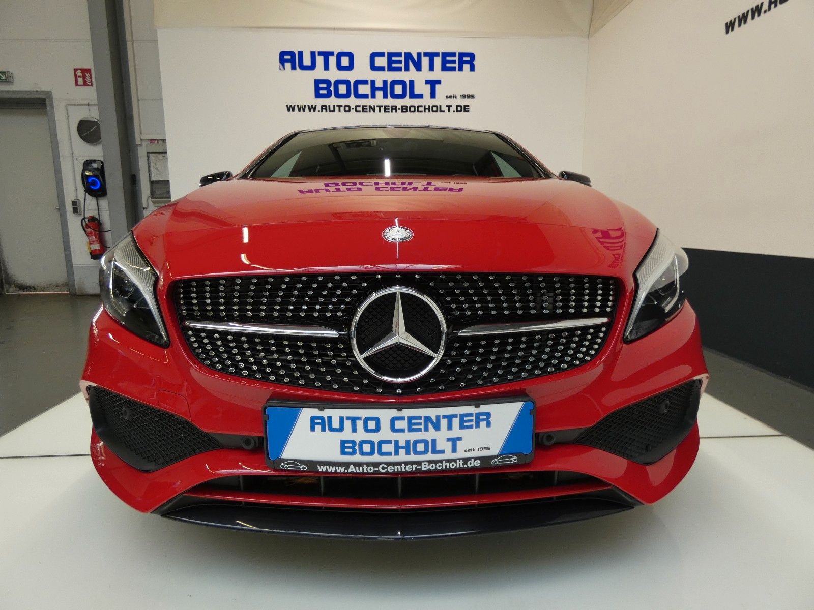 MERCEDES-BENZ A 250 AMG Sport*Navi*Panorama*LM 18