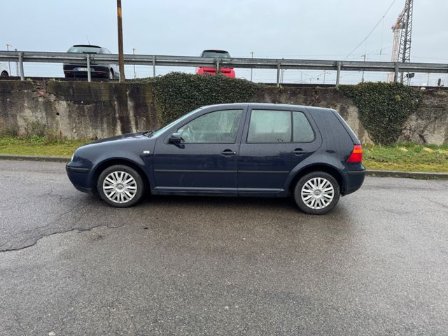 Volkswagen Golf 4  Neue TÜV 06.2002 Klimaanlage