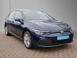 Volkswagen Golf VIII 1.5 eTSI DSG Life Pano AHK Navi+VC ACC - VW Golf Gebrauchtwagen in Bonn