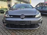 Volkswagen Golf VII Lim. Highline*R-Line Ext*Navi*LED*CarPl - VW Golf Gebrauchtwagen in Wiesbaden