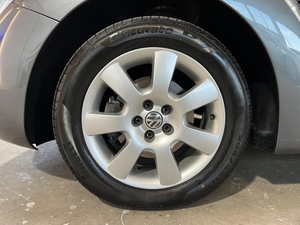 Volkswagen New Beetle