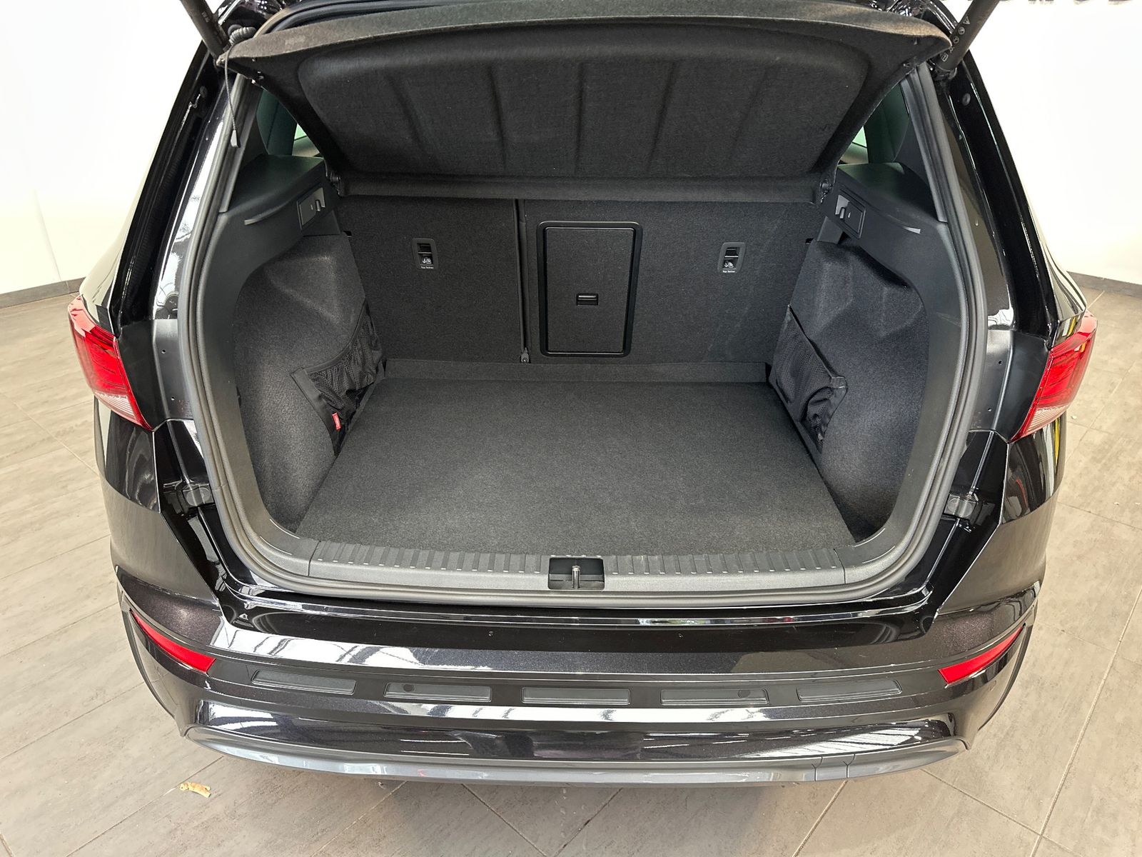 Fahrzeugabbildung CUPRA Ateca 2.0 TSI 4Drive Tribe Edition NAV+LED+PANO
