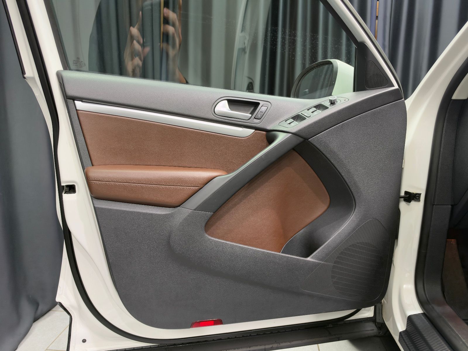Fahrzeugabbildung Volkswagen Tiguan 2.0 TSI 4MOTION Track&Style |PANO|LEDER