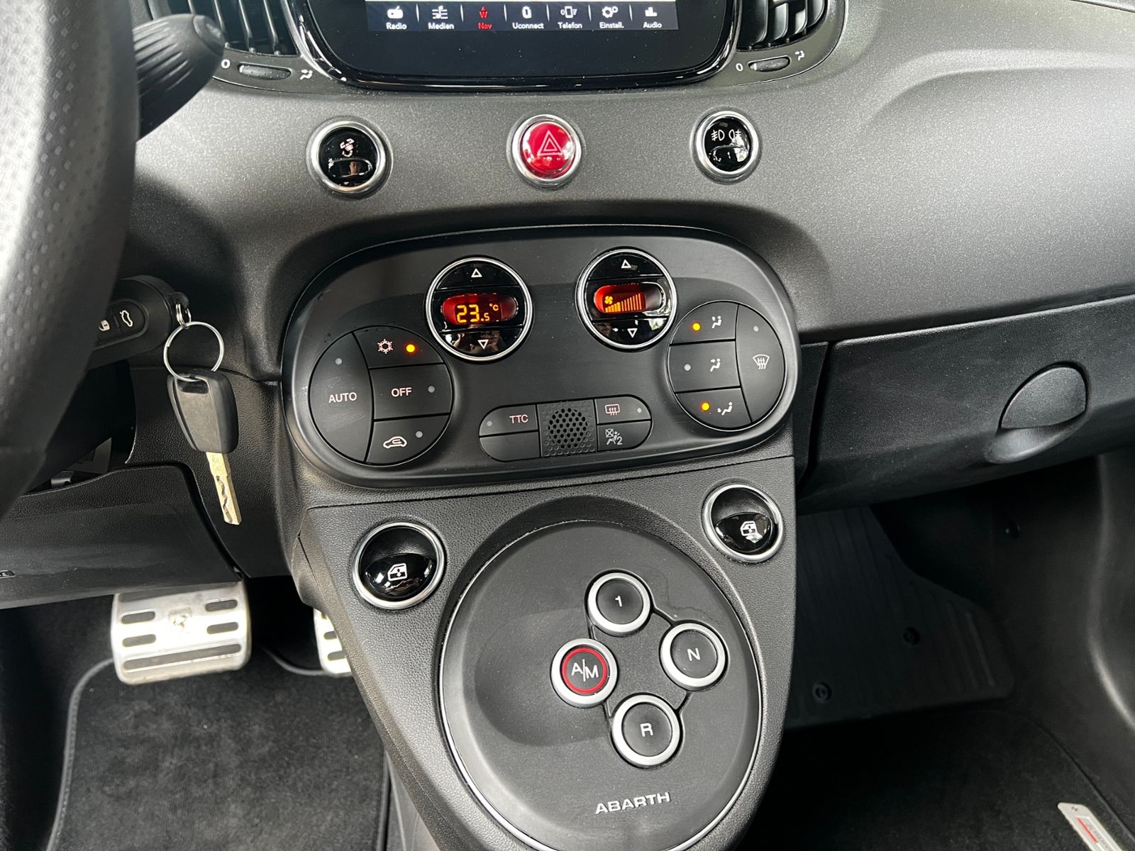 Fahrzeugabbildung Abarth 695 Competizione BEATS XEN NAV PDC ALU